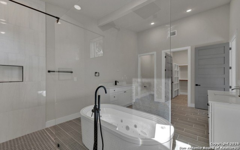 307 LORNE RD, Canyon Lake, TX 78133, 4 Habitaciones Habitaciones , ,3 BañosBaños,Residential,En Venta,307 LORNE RD,1837210