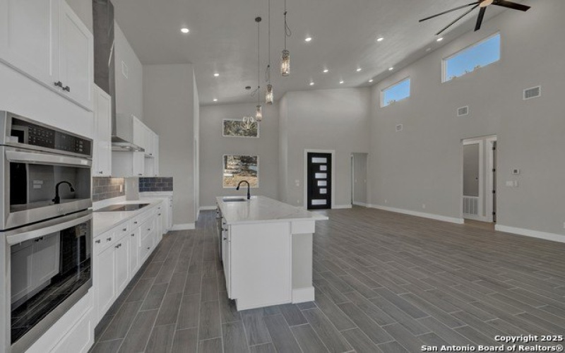307 LORNE RD, Canyon Lake, TX 78133, 4 Habitaciones Habitaciones , ,3 BañosBaños,Residential,En Venta,307 LORNE RD,1837210