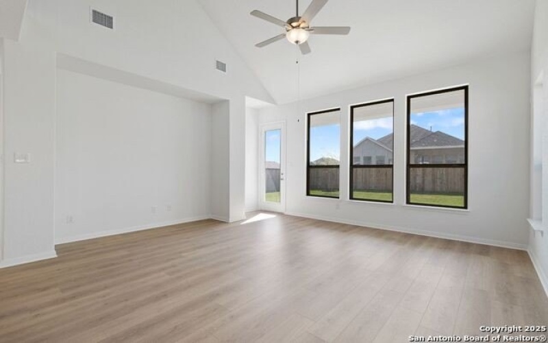 5724 Emmett Street, New Braunfels, TX 78130, 4 Habitaciones Habitaciones , ,3 BañosBaños,Residential,En Venta,5724 Emmett Street,1837448