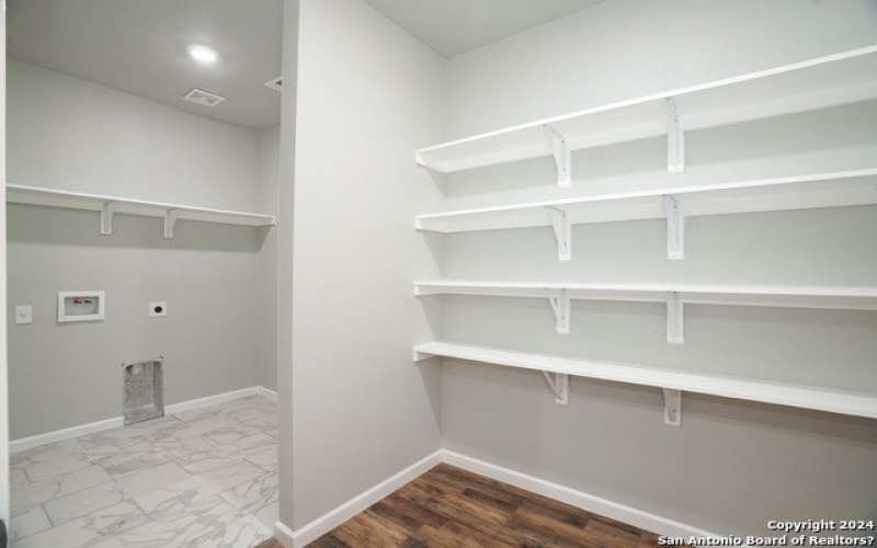 3723 Commercial Ave, San Antonio, TX 78221, 4 Habitaciones Habitaciones , ,2 BañosBaños,Residential,En Venta,3723 Commercial Ave,1833696