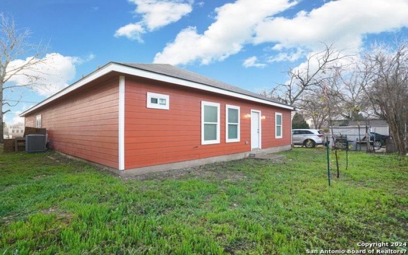 3723 Commercial Ave, San Antonio, TX 78221, 4 Habitaciones Habitaciones , ,2 BañosBaños,Residential,En Venta,3723 Commercial Ave,1833696