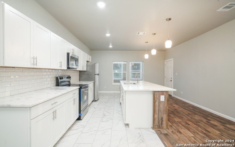3723 Commercial Ave, San Antonio, TX 78221, 4 Habitaciones Habitaciones , ,2 BañosBaños,Residential,En Venta,3723 Commercial Ave,1833696