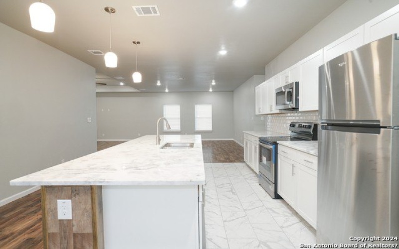 3723 Commercial Ave, San Antonio, TX 78221, 4 Habitaciones Habitaciones , ,2 BañosBaños,Residential,En Venta,3723 Commercial Ave,1833696
