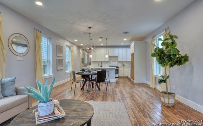 1659 N Center Street, San Antonio, TX 78202, 3 Habitaciones Habitaciones , ,2 BañosBaños,Residential,En Venta,1659 N Center Street,1835647