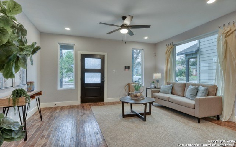1659 N Center Street, San Antonio, TX 78202, 3 Habitaciones Habitaciones , ,2 BañosBaños,Residential,En Venta,1659 N Center Street,1835647