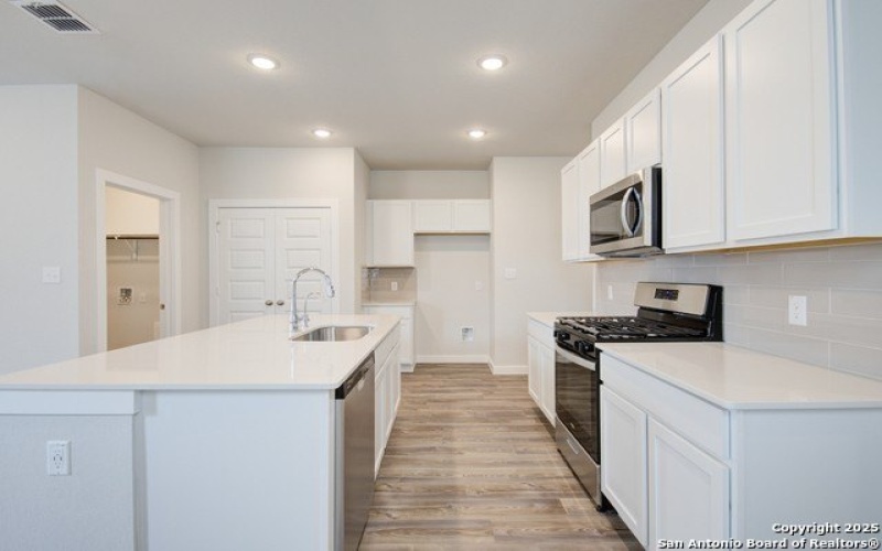 5702 Agate Circle, San Antonio, TX 78222, 4 Habitaciones Habitaciones , ,2 BañosBaños,Residential,En Venta,5702 Agate Circle,1836637
