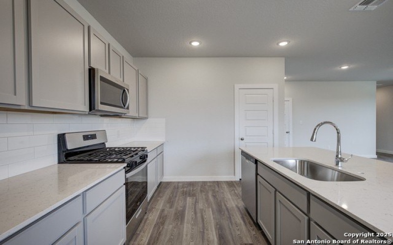 5703 Quartz Terrace, San Antonio, TX 78222, 3 Habitaciones Habitaciones , ,2 BañosBaños,Residential,En Venta,5703 Quartz Terrace,1836646