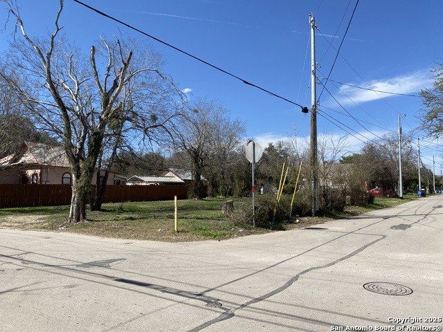 402 W Ireland, Seguin, TX 78155, 3 Bedrooms Bedrooms, ,2 BathroomsBathrooms,Residential,For Sale,402 W Ireland,1845655