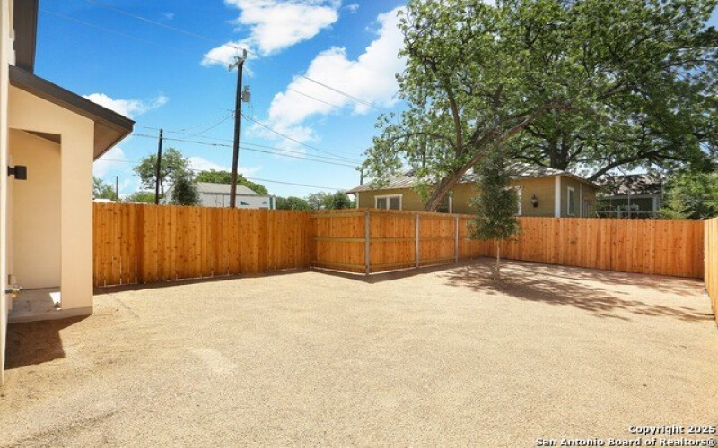 430 Montana, San Antonio, TX 78203, ,5 BañosBaños,Residential Multi Family,En Venta,430 Montana,1845676
