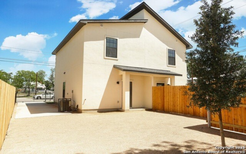 430 Montana, San Antonio, TX 78203, ,5 BañosBaños,Residential Multi Family,En Venta,430 Montana,1845676