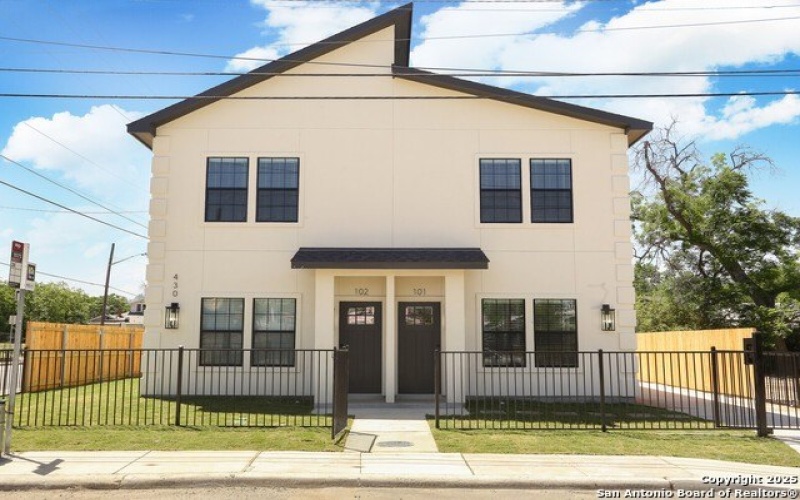 430 Montana, San Antonio, TX 78203, ,5 BañosBaños,Residential Multi Family,En Venta,430 Montana,1845676