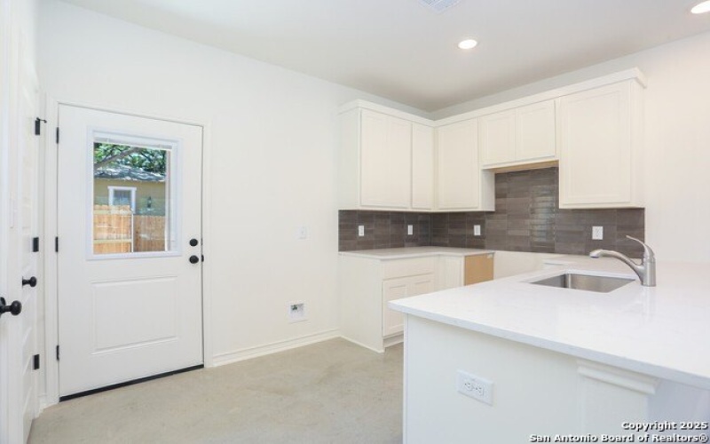 430 Montana, San Antonio, TX 78203, ,5 BañosBaños,Residential Multi Family,En Venta,430 Montana,1845676