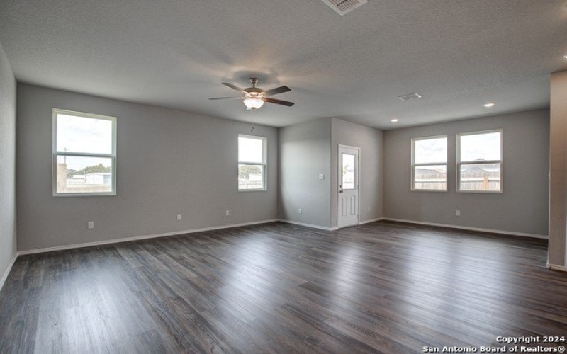 300 Ivy Roads, Seguin, TX 78155, 4 Habitaciones Habitaciones , ,3 BañosBaños,Residential,En Venta,300 Ivy Roads,1847593