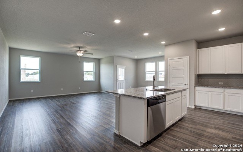 300 Ivy Roads, Seguin, TX 78155, 4 Habitaciones Habitaciones , ,3 BañosBaños,Residential,En Venta,300 Ivy Roads,1847593