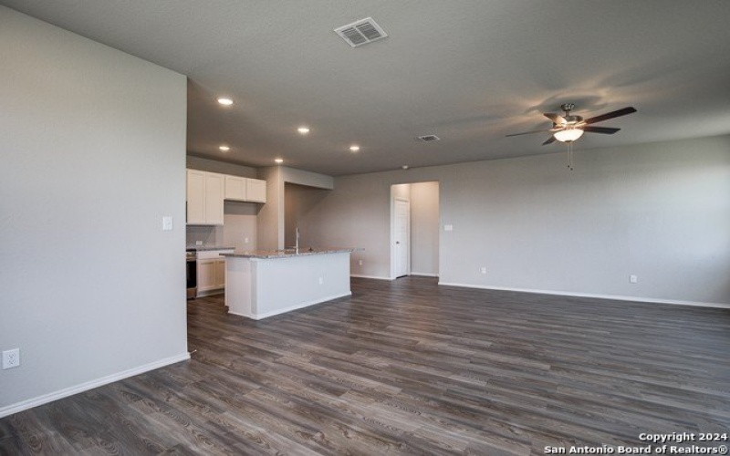 300 Ivy Roads, Seguin, TX 78155, 4 Habitaciones Habitaciones , ,3 BañosBaños,Residential,En Venta,300 Ivy Roads,1847593