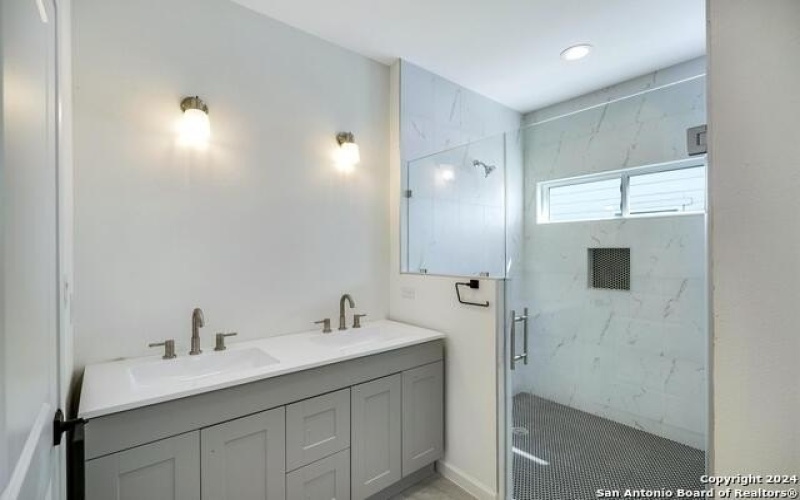 116 PENDLETON AVE, San Antonio, TX 78204-1813, 2 Habitaciones Habitaciones , ,2 BañosBaños,Residential Lease,En Alquiler,116 PENDLETON AVE,1847973