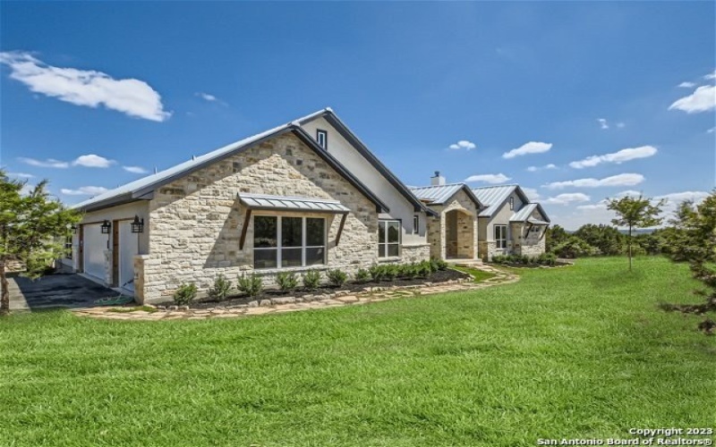 103 RIVER MTN DR, Boerne, TX 78006-2574, 4 Bedrooms Bedrooms, ,3 BathroomsBathrooms,Residential,For Sale,103 RIVER MTN DR,1840147