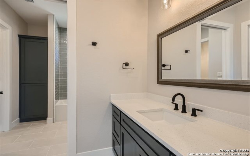 103 RIVER MTN DR, Boerne, TX 78006-2574, 4 Bedrooms Bedrooms, ,3 BathroomsBathrooms,Residential,For Sale,103 RIVER MTN DR,1840147