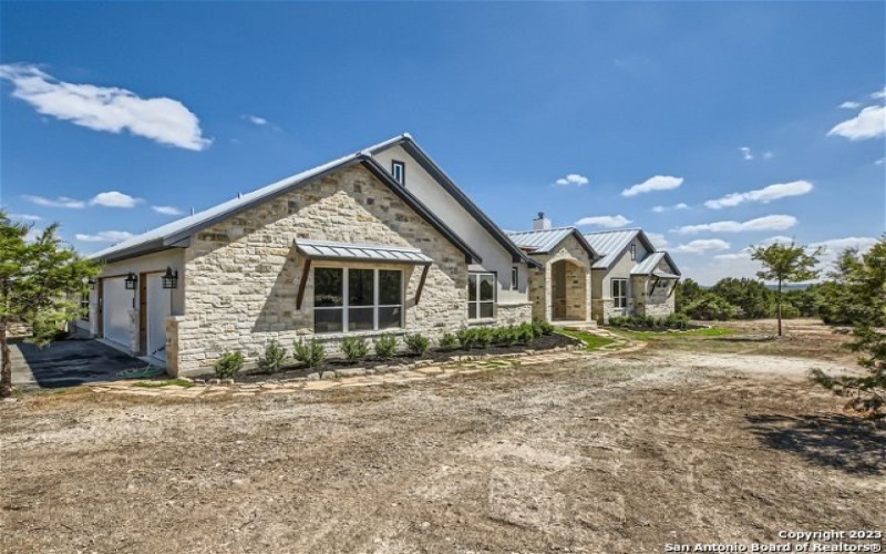 103 RIVER MTN DR, Boerne, TX 78006-2574, 4 Bedrooms Bedrooms, ,3 BathroomsBathrooms,Residential,For Sale,103 RIVER MTN DR,1840147