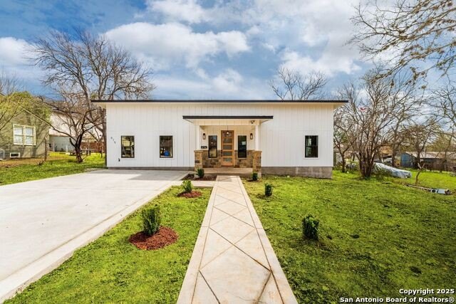 615 S Camp St, Seguin, TX 78155, 3 Bedrooms Bedrooms, ,2 BathroomsBathrooms,Residential,For Sale,615 S Camp St,1849605