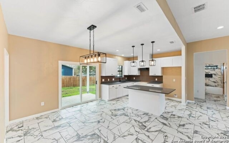 615 S Camp St, Seguin, TX 78155, 3 Bedrooms Bedrooms, ,2 BathroomsBathrooms,Residential,For Sale,615 S Camp St,1849605