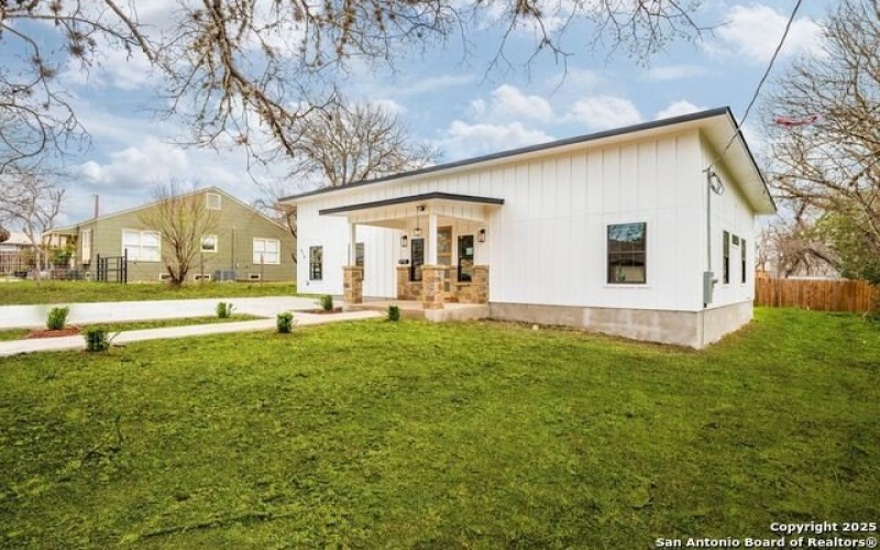 615 S Camp St, Seguin, TX 78155, 3 Bedrooms Bedrooms, ,2 BathroomsBathrooms,Residential,For Sale,615 S Camp St,1849605