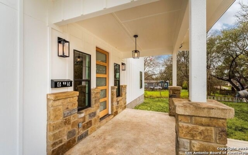 615 S Camp St, Seguin, TX 78155, 3 Bedrooms Bedrooms, ,2 BathroomsBathrooms,Residential,For Sale,615 S Camp St,1849605