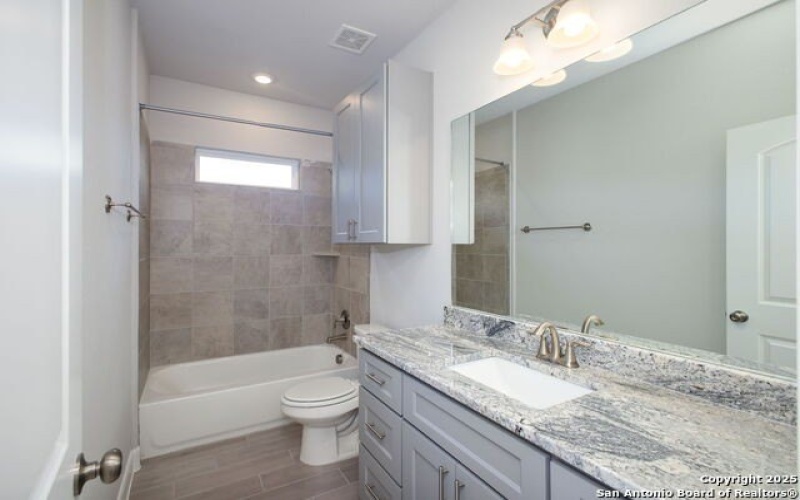 2202 Virginia Blvd, Unit 201, San Antonio, TX 78203, 3 Habitaciones Habitaciones , ,2 BañosBaños,Residential,En Venta,2202 Virginia Blvd, Unit 201,1851142