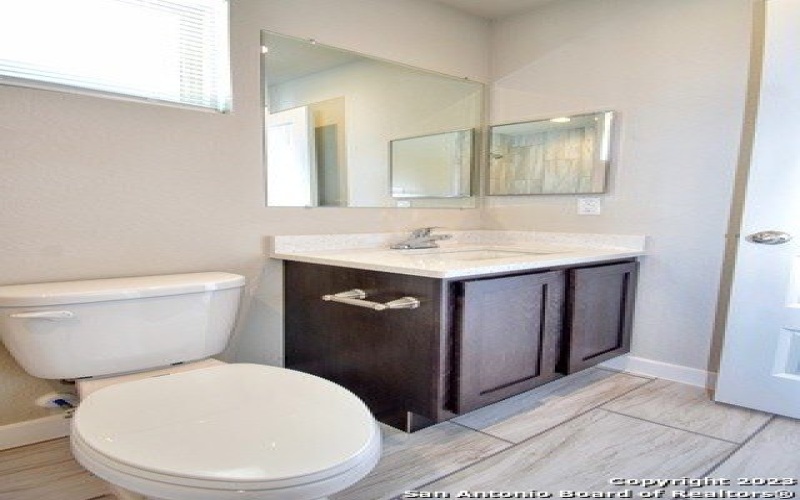 8306 Via Verona, San Antonio, TX 78227, ,8 BañosBaños,Residential Multi Family,En Venta,8306 Via Verona,1854564