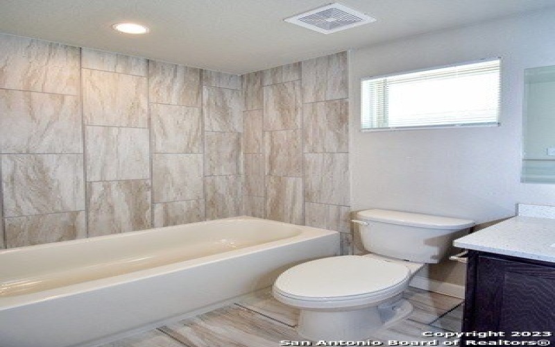 8306 Via Verona, San Antonio, TX 78227, ,8 BañosBaños,Residential Multi Family,En Venta,8306 Via Verona,1854564