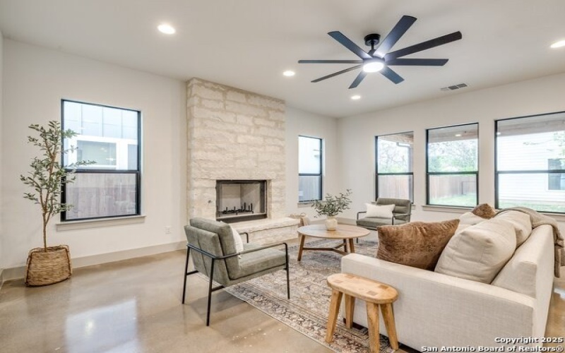 605 Graham, Boerne, TX 78006, 5 Bedrooms Bedrooms, ,3 BathroomsBathrooms,Residential,For Sale,605 Graham,1855682