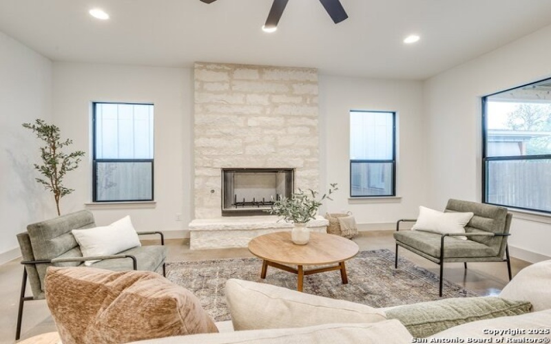 605 Graham, Boerne, TX 78006, 5 Bedrooms Bedrooms, ,3 BathroomsBathrooms,Residential,For Sale,605 Graham,1855682