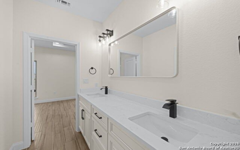 104 HIDDEN PATH, Floresville, TX 78114, 3 Habitaciones Habitaciones , ,2 BañosBaños,Residential,En Venta,104 HIDDEN PATH,1859867