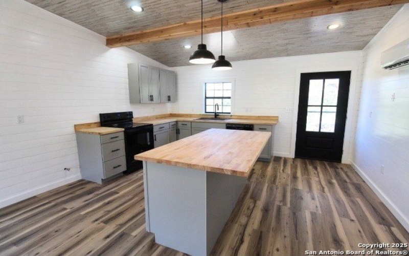403 Private Road 1523, Bandera, TX 78003, 2 Habitaciones Habitaciones , ,2 BañosBaños,Residential,En Venta,403 Private Road 1523,1856658