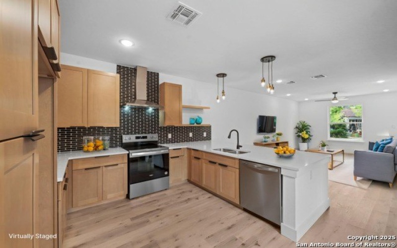 125 Dashiell, San Antonio, TX 78203, ,7 BathroomsBathrooms,Residential Multi Family,For Sale,125 Dashiell,1860713