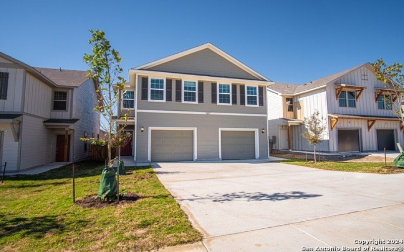 7525 Briarwood Pass, San Antonio, TX 78252, ,5 BathroomsBathrooms,Residential Multi Family,For Sale,7525 Briarwood Pass,1857419