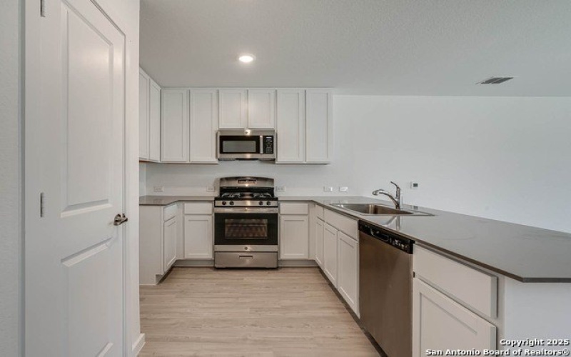 10707 Vesta Curve, San Antonio, TX 78224, 3 Bedrooms Bedrooms, ,2 BathroomsBathrooms,Residential,For Sale,10707 Vesta Curve,1857929