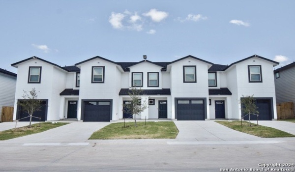 8318 Via Verona #102, San Antonio, TX 78227, 3 Bedrooms Bedrooms, ,2 BathroomsBathrooms,Residential Lease,For Rent,8318 Via Verona,1858638