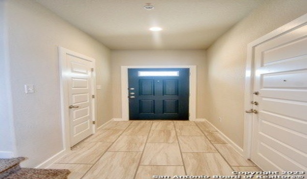 8318 Via Verona #102, San Antonio, TX 78227, 3 Bedrooms Bedrooms, ,2 BathroomsBathrooms,Residential Lease,For Rent,8318 Via Verona,1858638