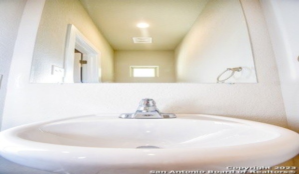 8318 Via Verona #102, San Antonio, TX 78227, 3 Bedrooms Bedrooms, ,2 BathroomsBathrooms,Residential Lease,For Rent,8318 Via Verona,1858638