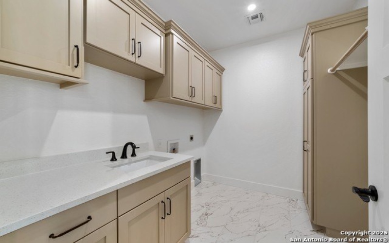 2108 Athens Ave, Kerrville, TX 78028, 3 Bedrooms Bedrooms, ,2 BathroomsBathrooms,Residential,For Sale,2108 Athens Ave,1858765