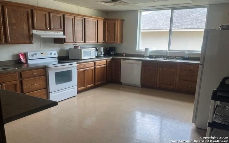 2108 Athens Ave, Kerrville, TX 78028, 3 Bedrooms Bedrooms, ,2 BathroomsBathrooms,Residential,For Sale,2108 Athens Ave,1858765