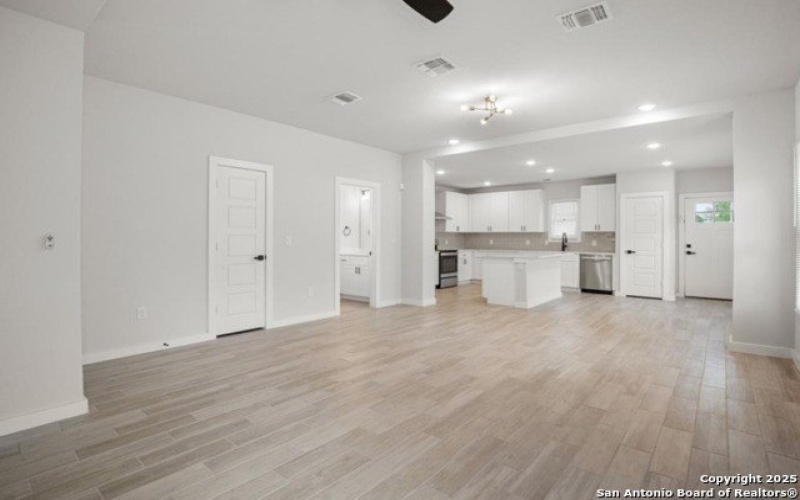 922 Dawson, San Antonio, TX 78202, 3 Habitaciones Habitaciones , ,2 BañosBaños,Residential Lease,En Alquiler,922 Dawson,1864488
