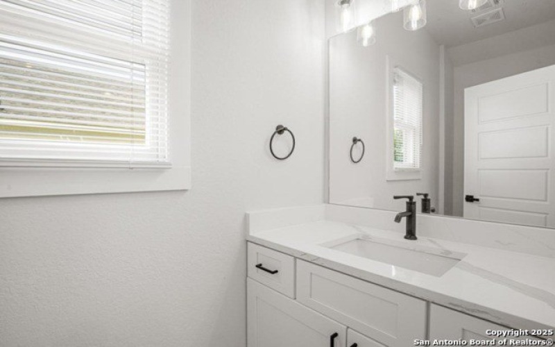 922 Dawson, San Antonio, TX 78202, 3 Habitaciones Habitaciones , ,2 BañosBaños,Residential Lease,En Alquiler,922 Dawson,1864488