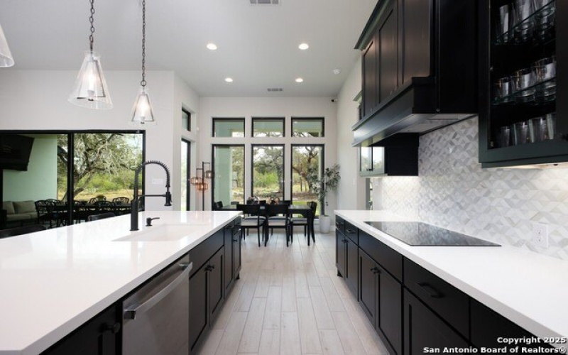 431 Falcon Cove, San Antonio, TX 78253, 4 Habitaciones Habitaciones , ,3 BañosBaños,Residential,En Venta,431 Falcon Cove,1863412
