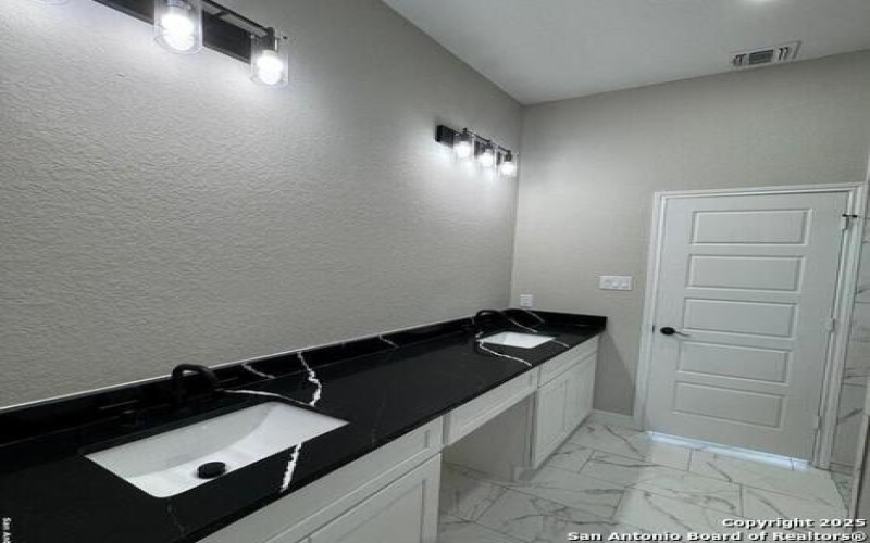 14987 Benton City, Von Ormy, TX 78073, 4 Habitaciones Habitaciones , ,3 BañosBaños,Residential,En Venta,14987 Benton City,1865936