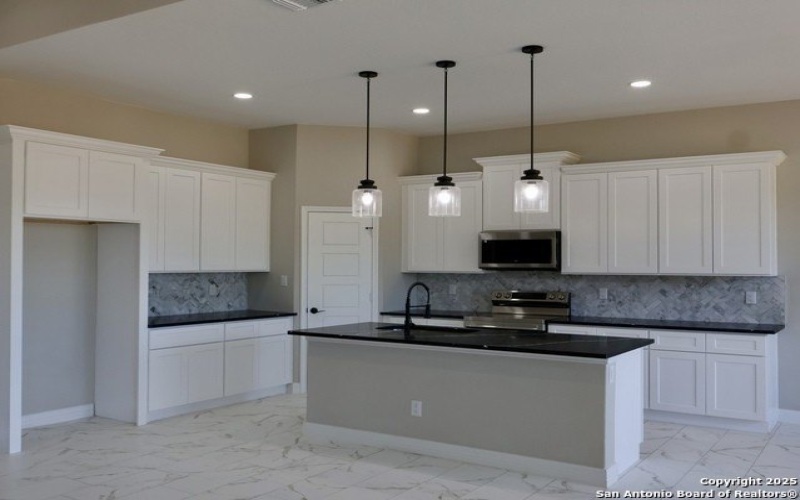 14987 Benton City, Von Ormy, TX 78073, 4 Habitaciones Habitaciones , ,3 BañosBaños,Residential,En Venta,14987 Benton City,1865936