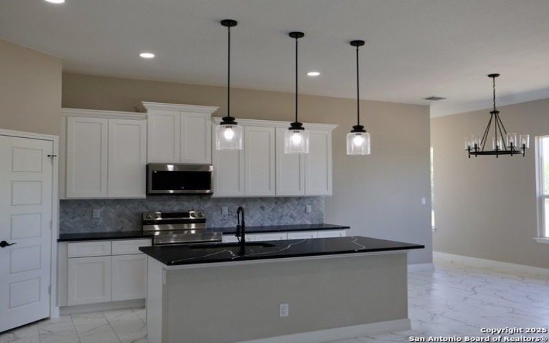 14987 Benton City, Von Ormy, TX 78073, 4 Habitaciones Habitaciones , ,3 BañosBaños,Residential,En Venta,14987 Benton City,1865936