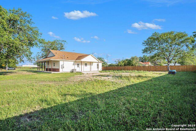 1615 N Guadalupe, Seguin, TX 78155, 3 Habitaciones Habitaciones , ,2 BañosBaños,Residential,En Venta,1615 N Guadalupe,1865700