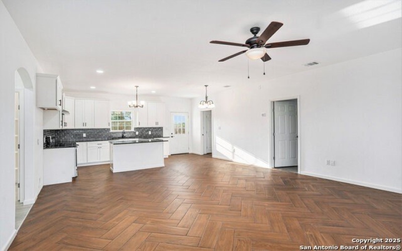 1615 N Guadalupe, Seguin, TX 78155, 3 Habitaciones Habitaciones , ,2 BañosBaños,Residential,En Venta,1615 N Guadalupe,1865700